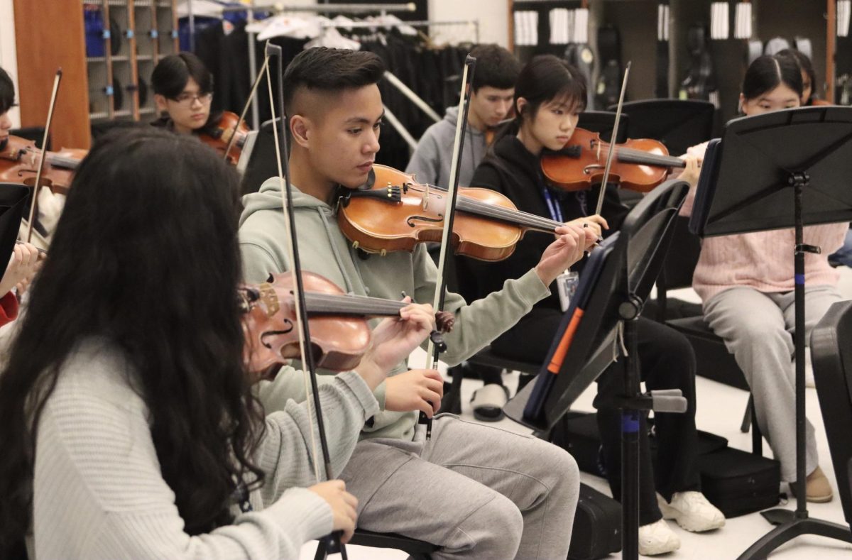 Senior Thomas Nguyen practices “Paranoid Android,” in class on Dec. 9. The chamber orchestra will be playing a string arrangement of the song for the winter concert.
